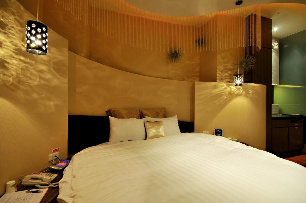 Dubai Motel Yilan Exterior photo