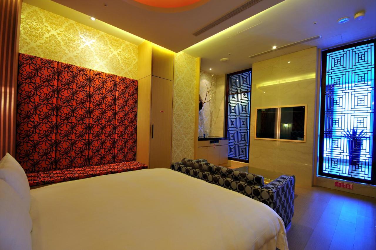 Dubai Motel Yilan Exterior photo
