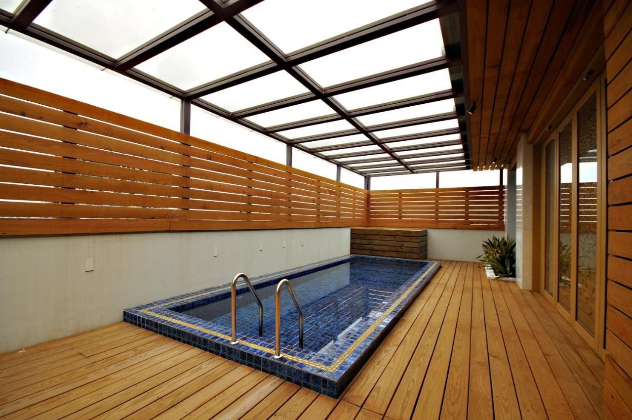 Dubai Motel Yilan Exterior photo