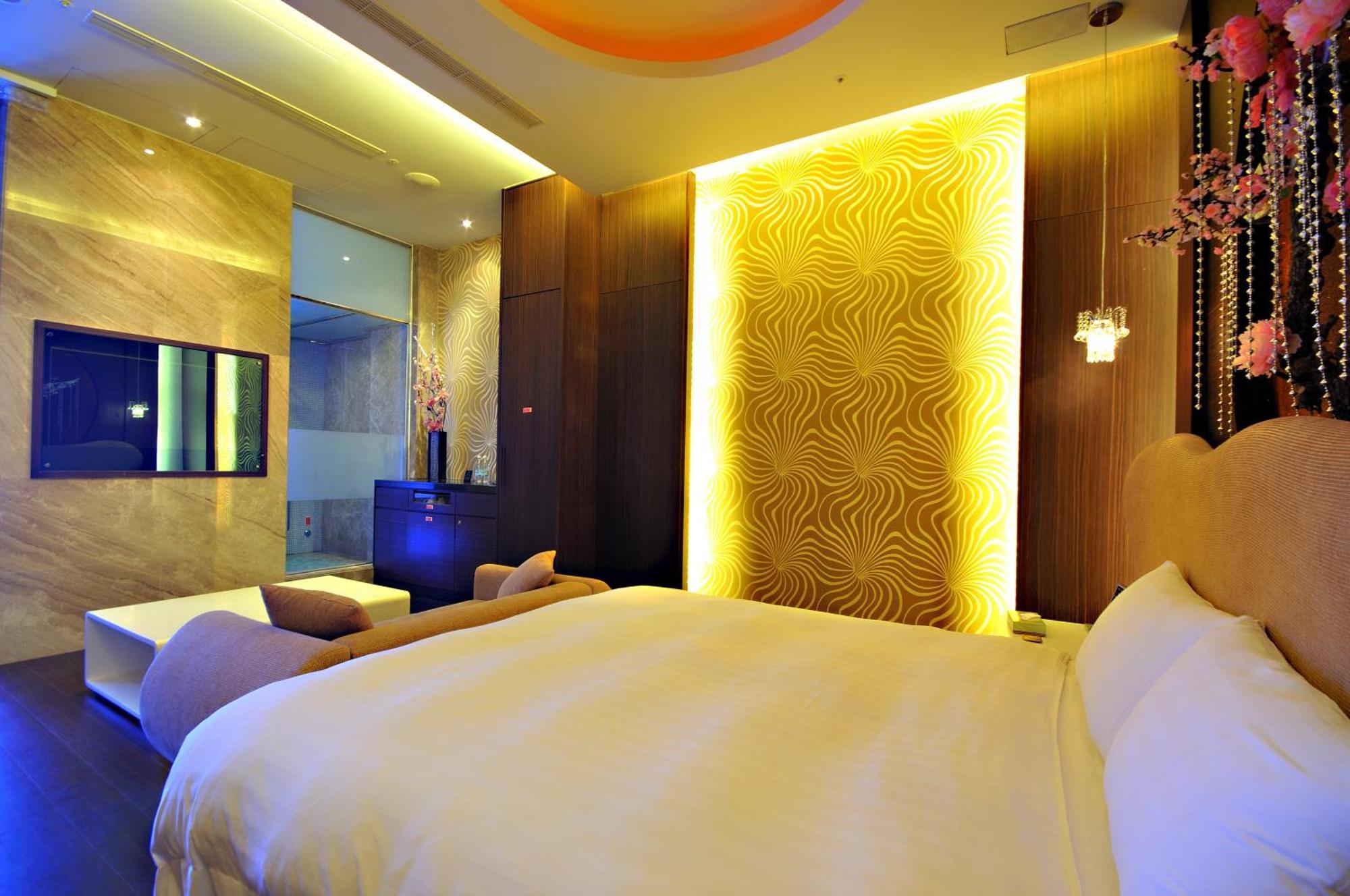 Dubai Motel Yilan Exterior photo