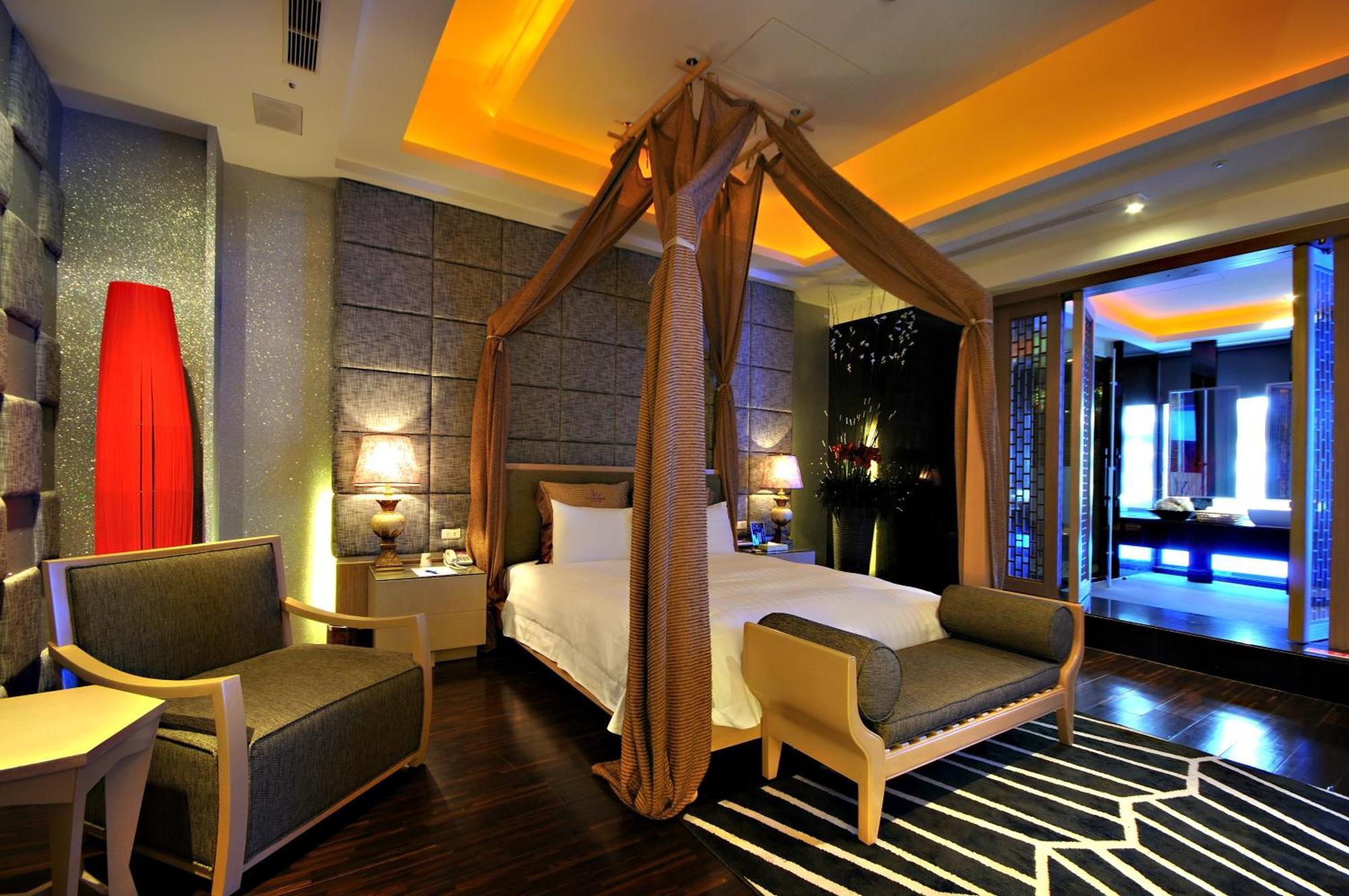 Dubai Motel Yilan Exterior photo