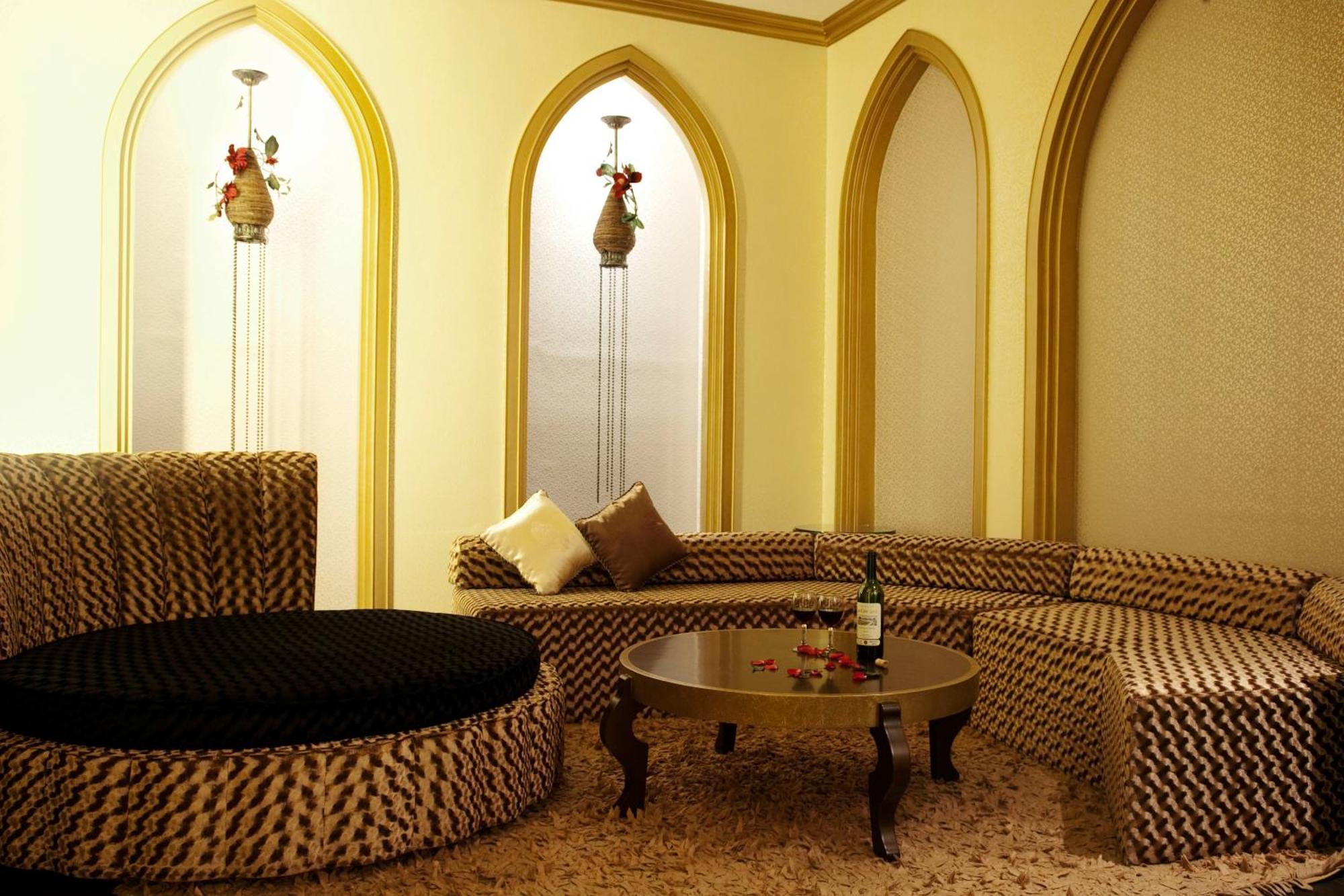 Dubai Motel Yilan Exterior photo