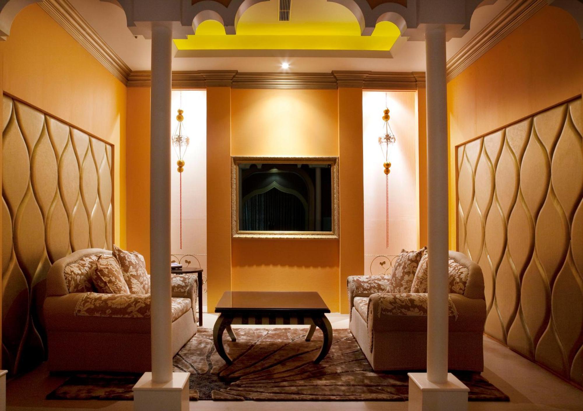 Dubai Motel Yilan Exterior photo