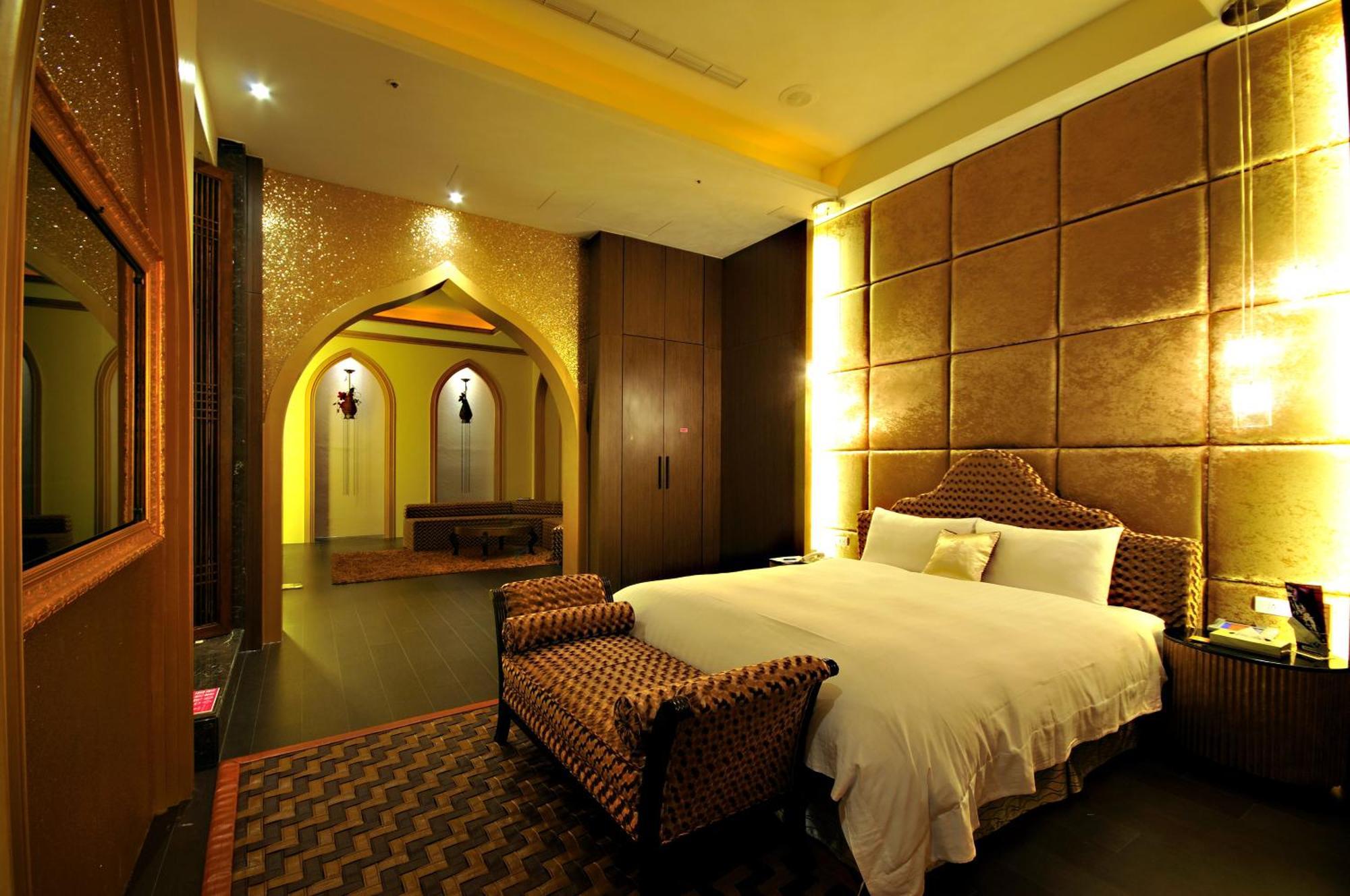 Dubai Motel Yilan Exterior photo