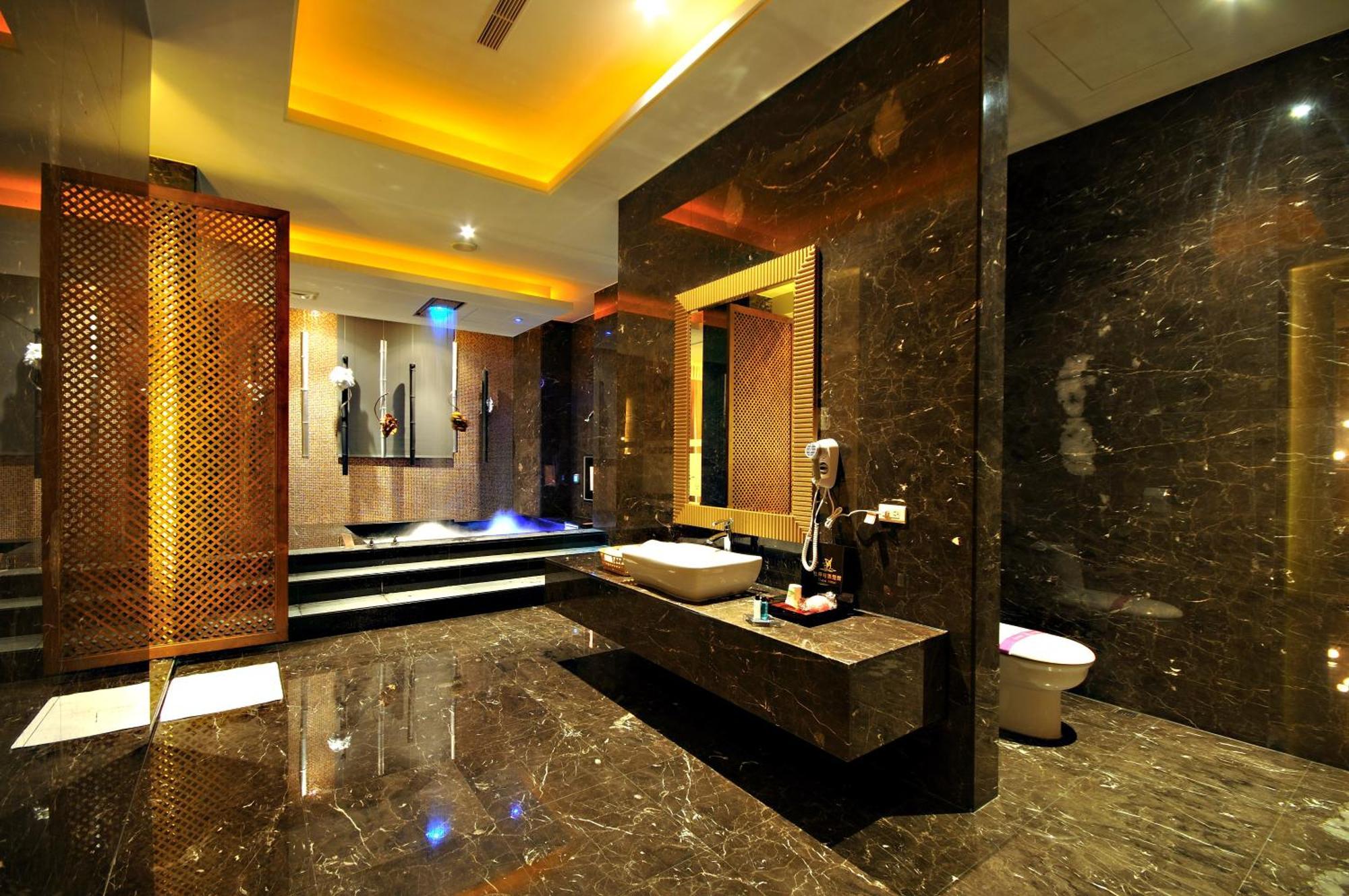 Dubai Motel Yilan Exterior photo