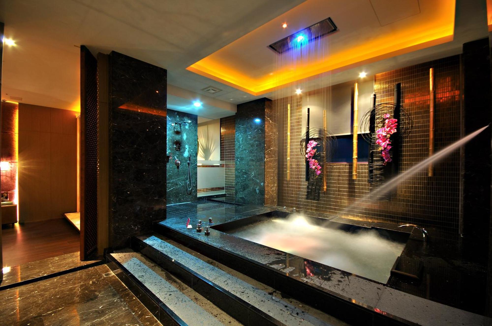 Dubai Motel Yilan Exterior photo