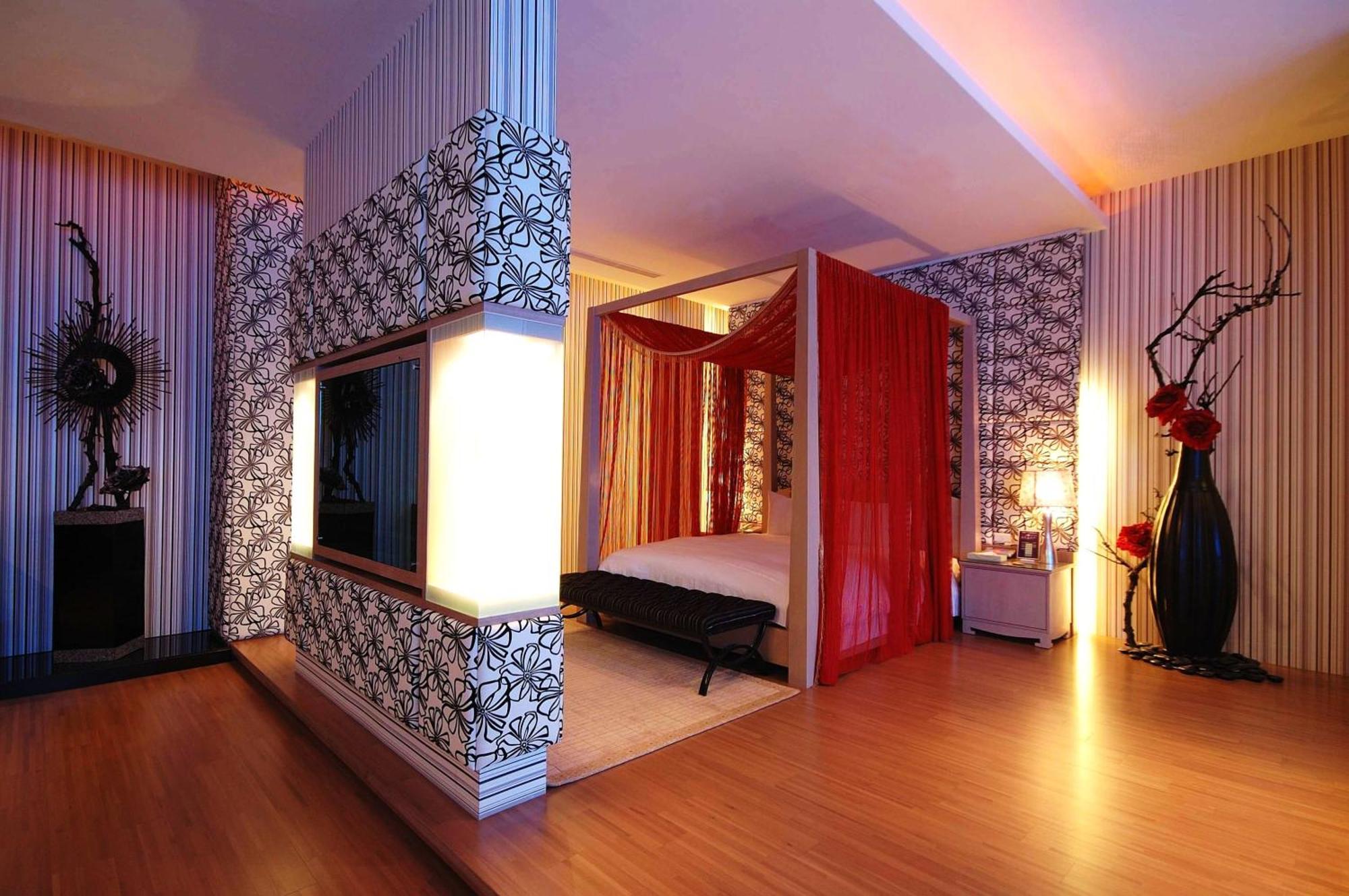 Dubai Motel Yilan Exterior photo