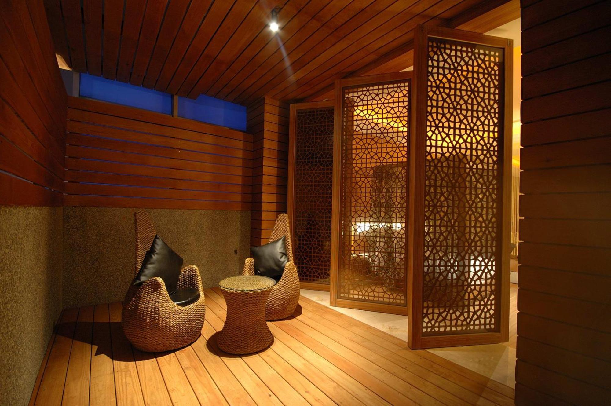 Dubai Motel Yilan Exterior photo