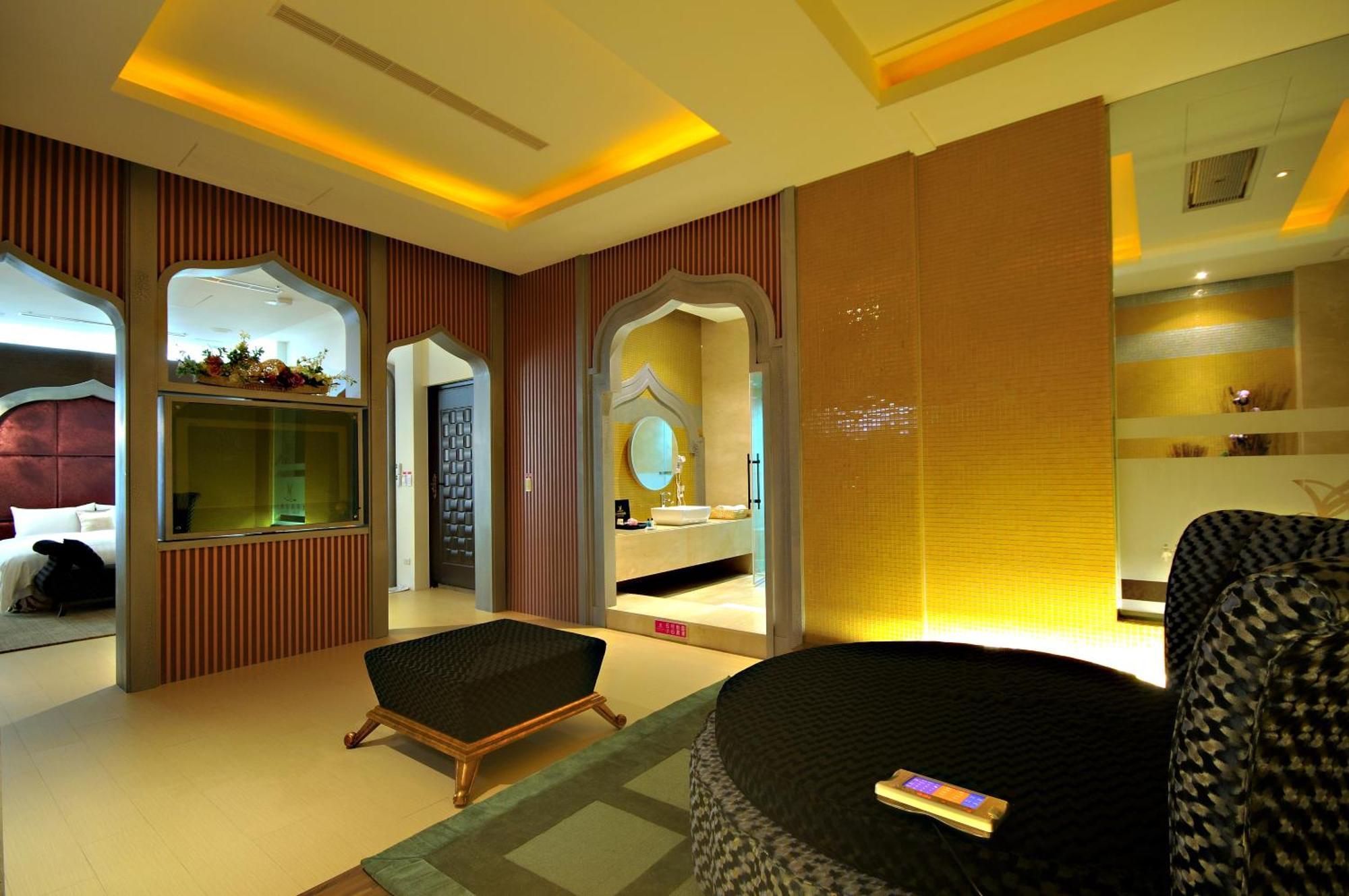 Dubai Motel Yilan Exterior photo
