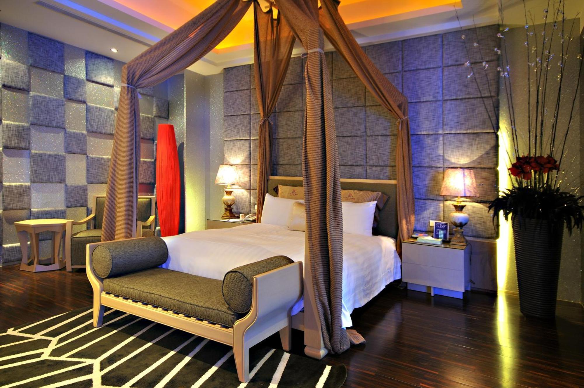 Dubai Motel Yilan Exterior photo