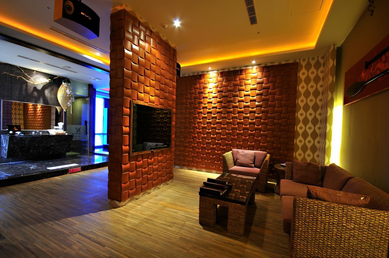 Dubai Motel Yilan Exterior photo
