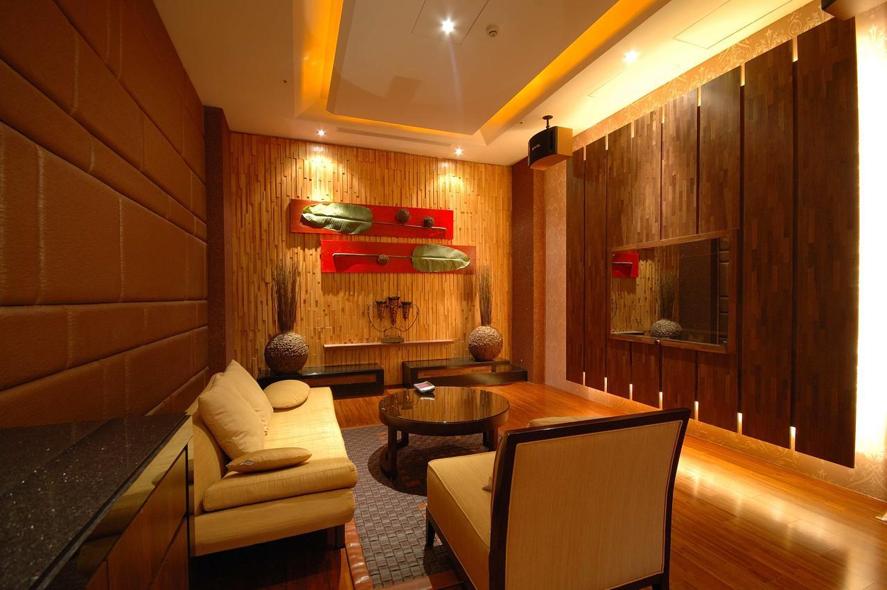 Dubai Motel Yilan Exterior photo