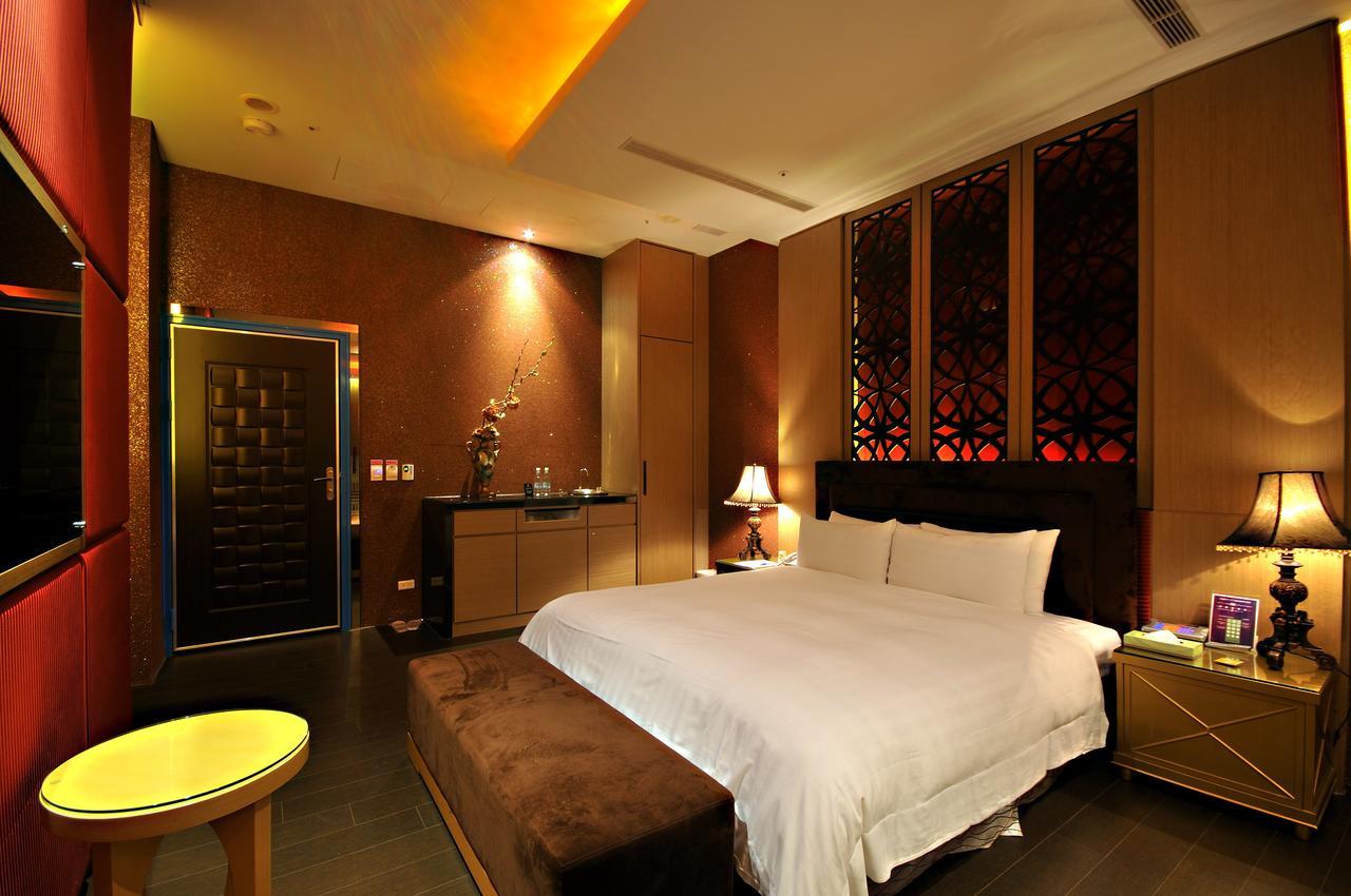 Dubai Motel Yilan Exterior photo