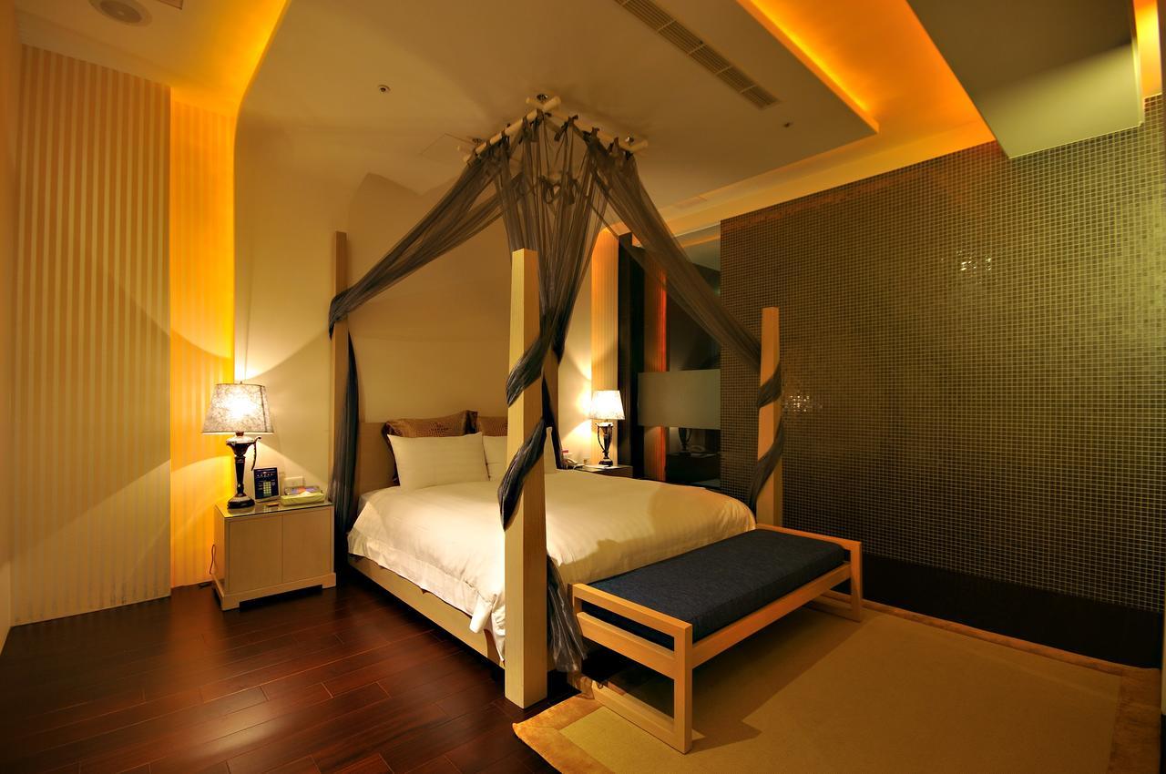 Dubai Motel Yilan Exterior photo