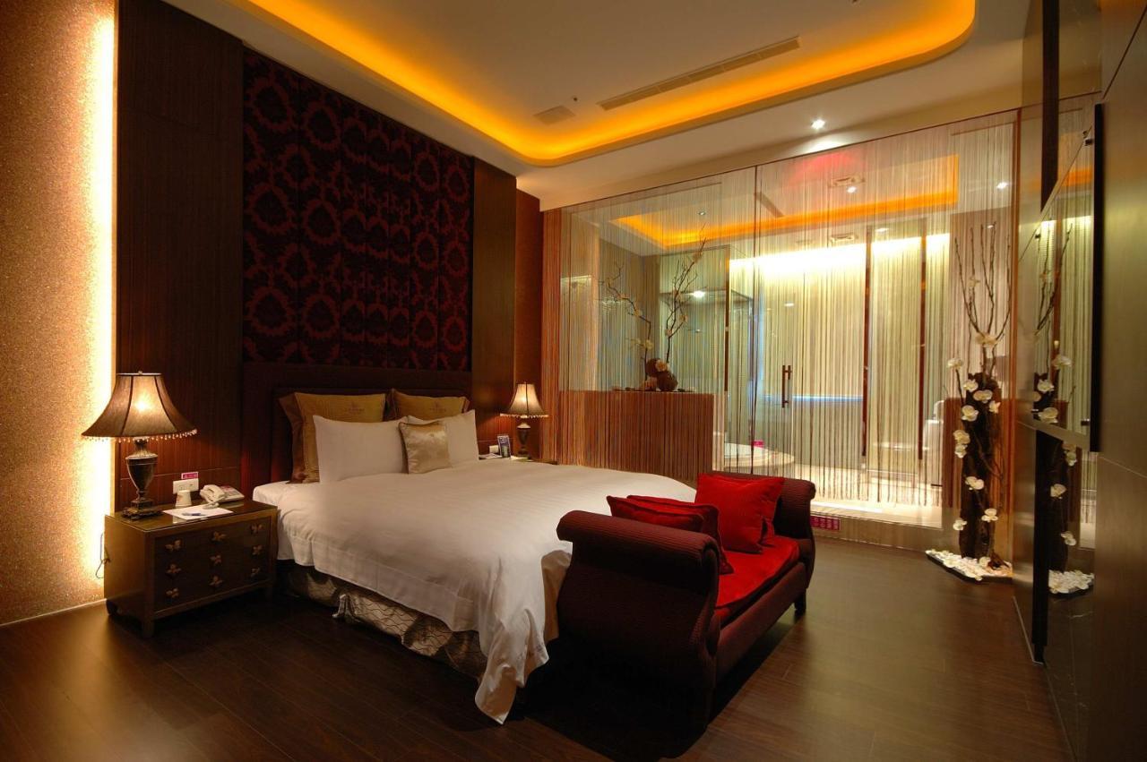 Dubai Motel Yilan Exterior photo