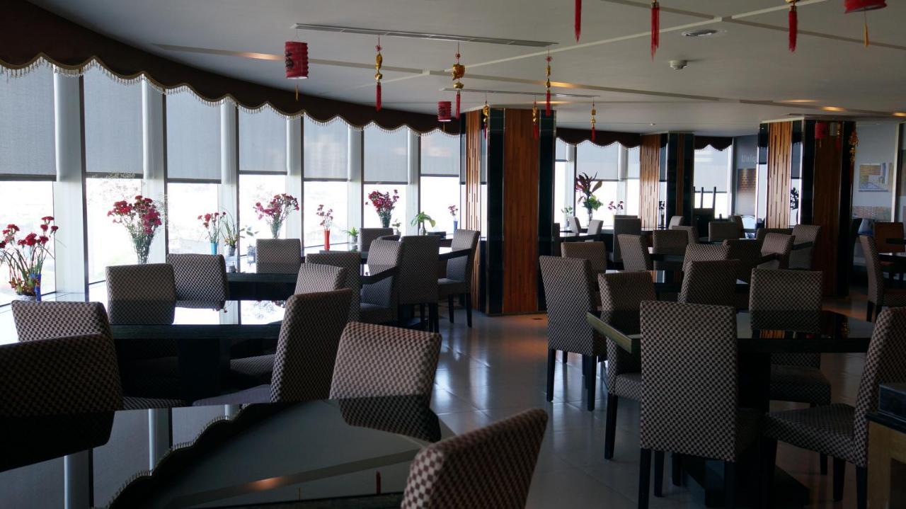 Dubai Motel Yilan Exterior photo